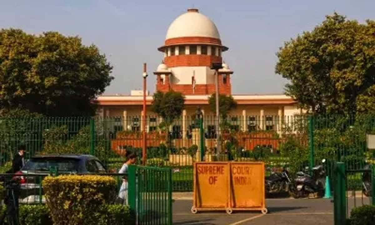 सुप्रीम कोर्ट ने धर्म परिवर्तन मामले में यूपी पुलिस में नामजद विश्‍वविद्यालय अधिकारियों को अंतरिम सुरक्षा दी